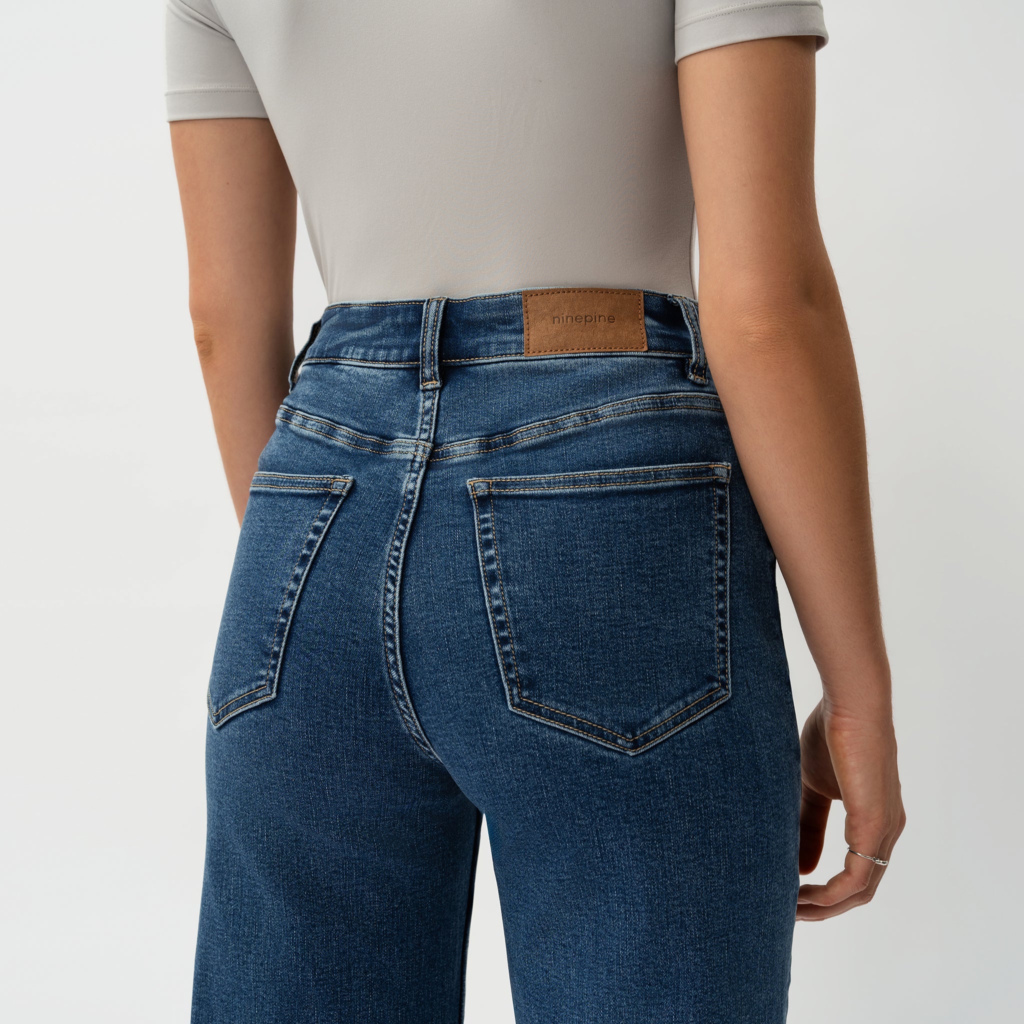 Relaxed ComfortDenim™ Jeans - Ninepine