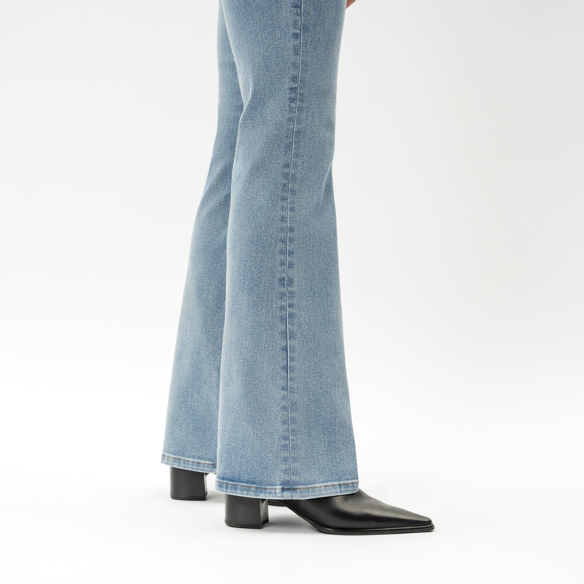 Bootcut ComfortDenim™ Jeans - Ninepine