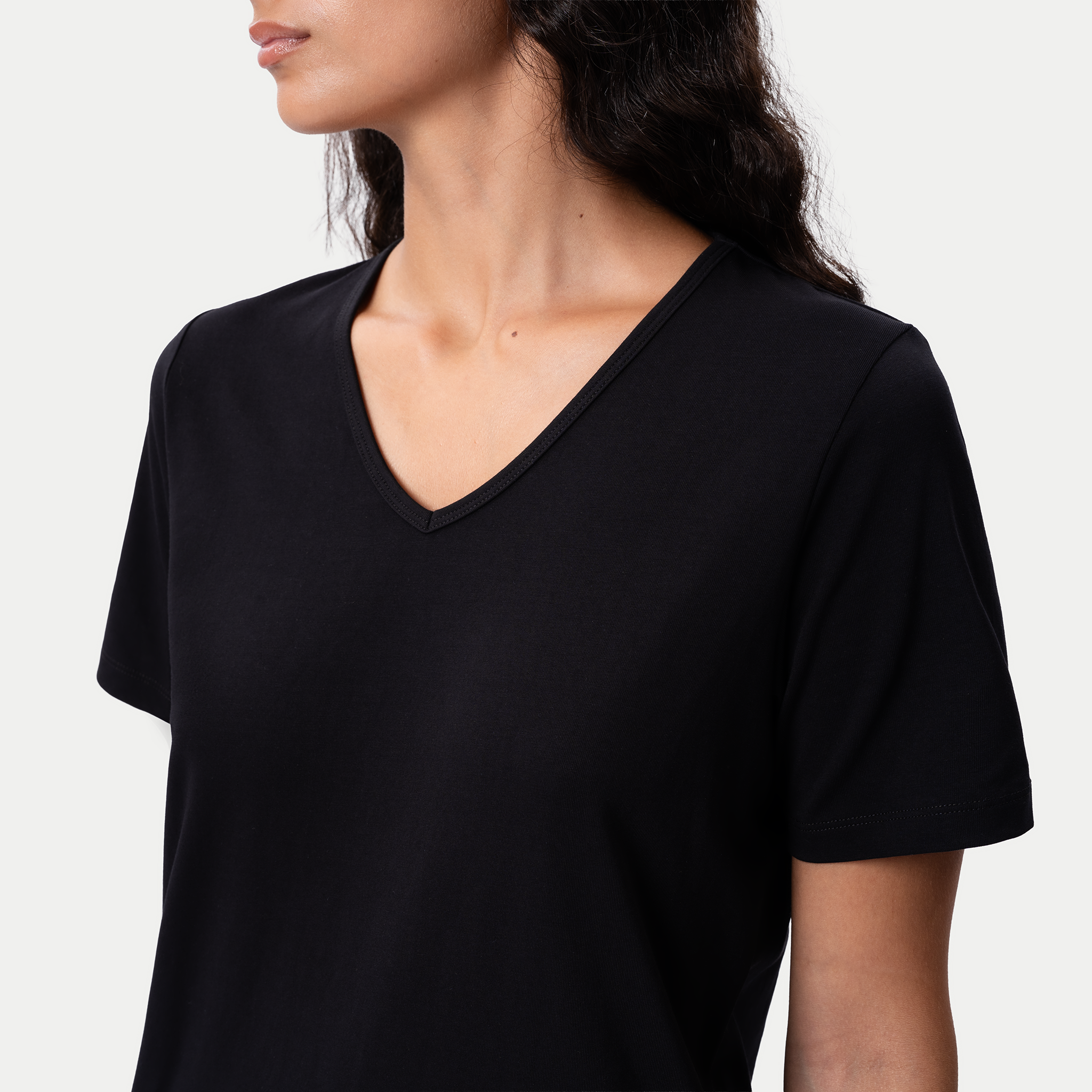 Fitted V-neck Pima T-shirt - Ninepine