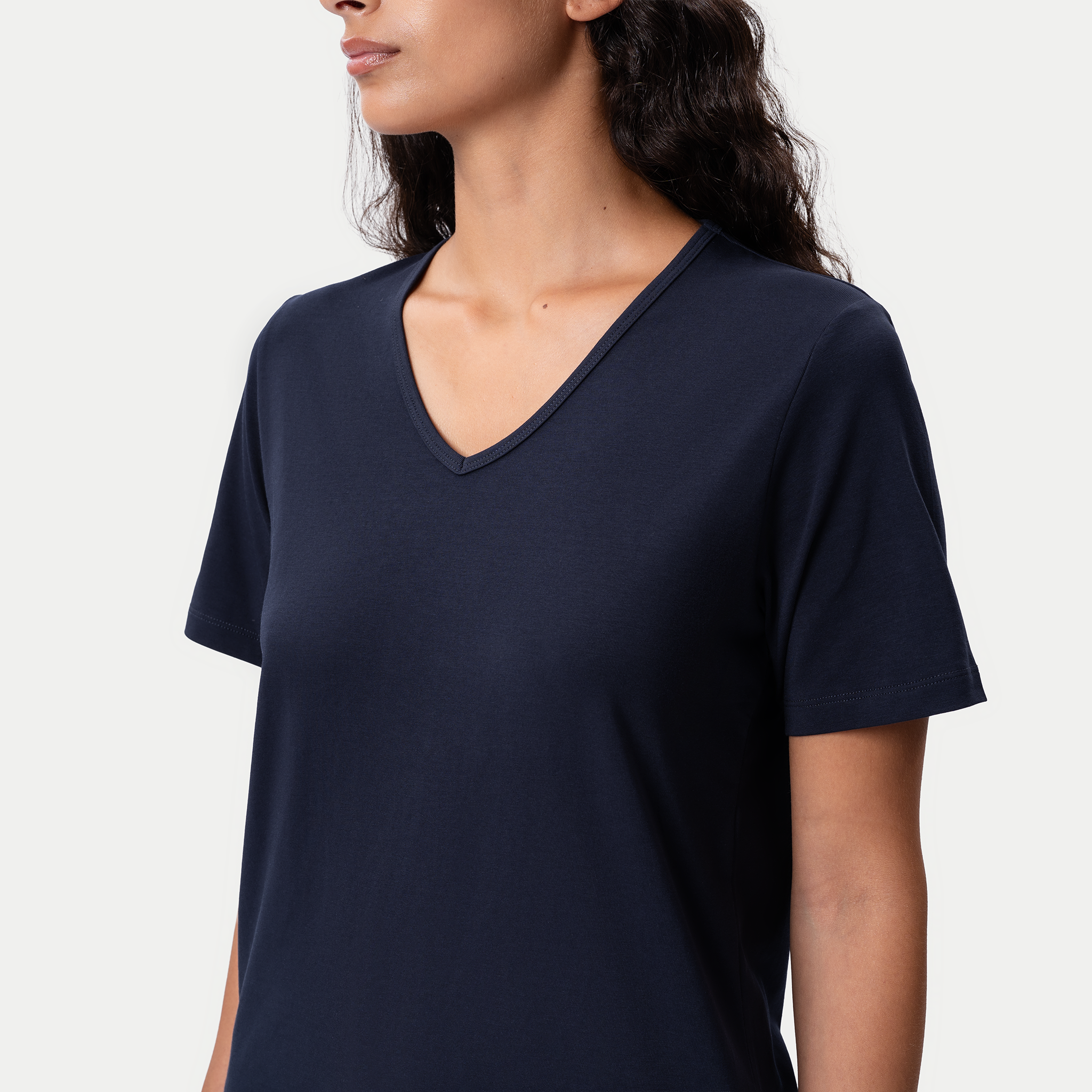 Fitted V-neck Pima T-shirt - Ninepine